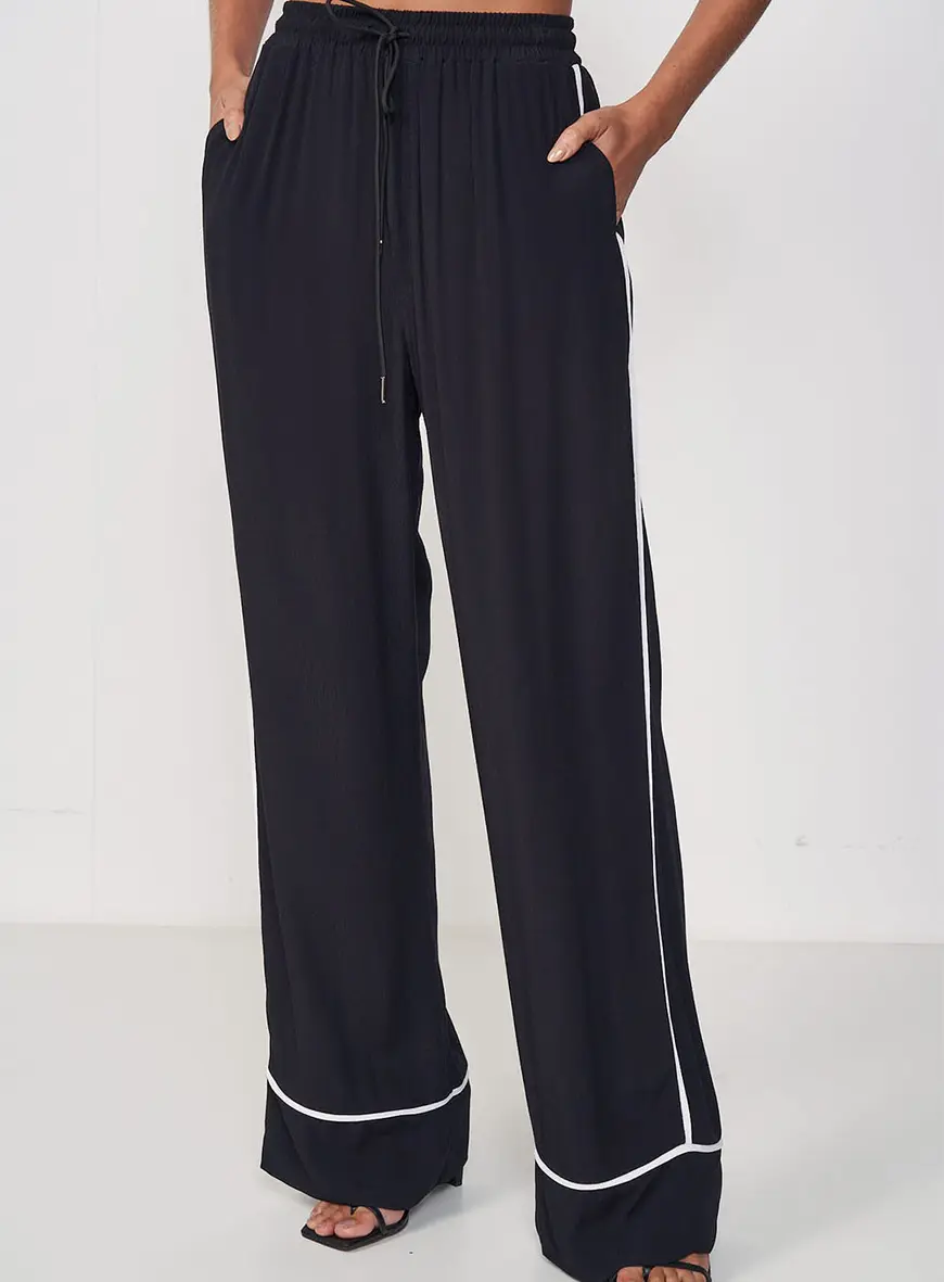 Calça Pantalona Com Detalhes