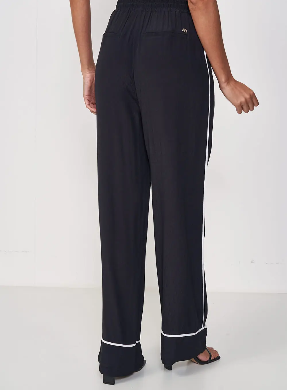 Calça Pantalona Com Detalhes Preto