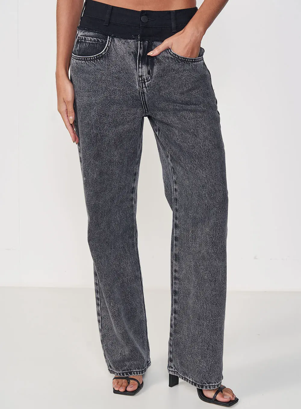 Short Feminino Jeans Com Aplicação - Jade | Colcci
