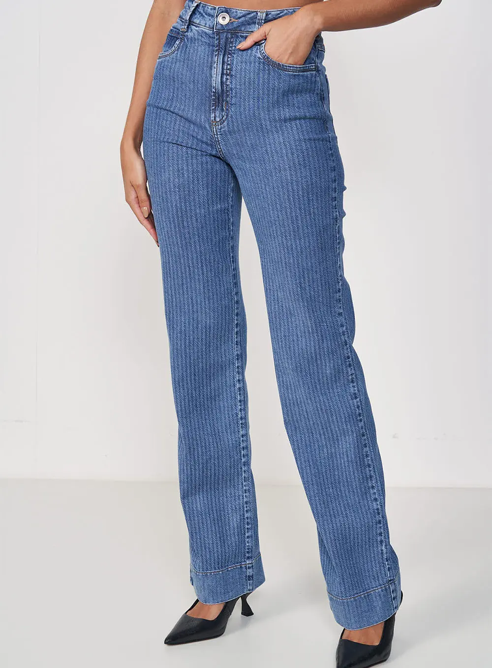 Calça Jeans Reta Com Detalhe Índigo