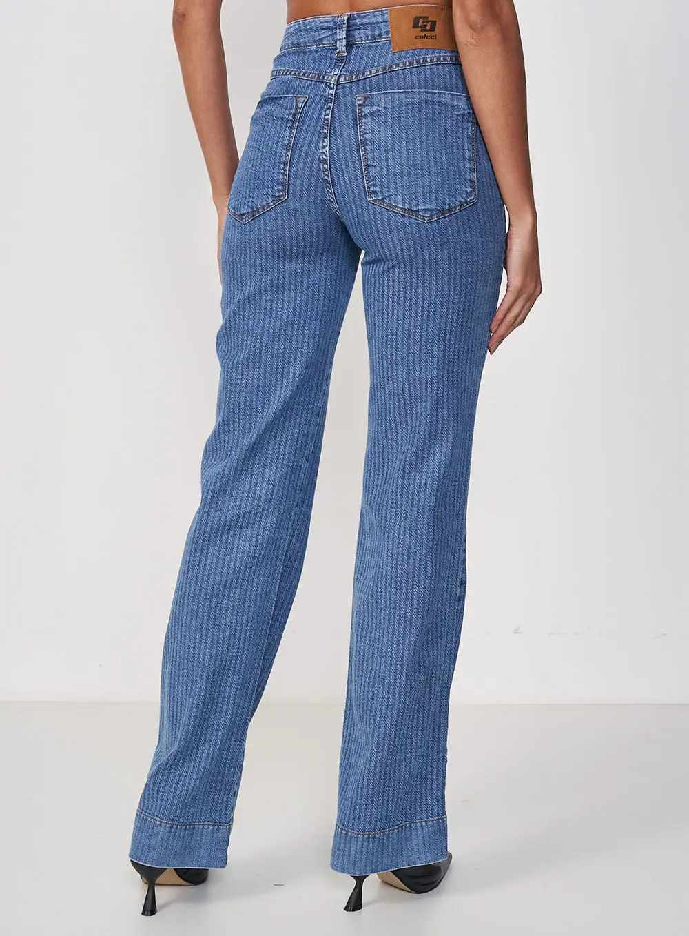 Calça Jeans Reta Com Detalhe Índigo