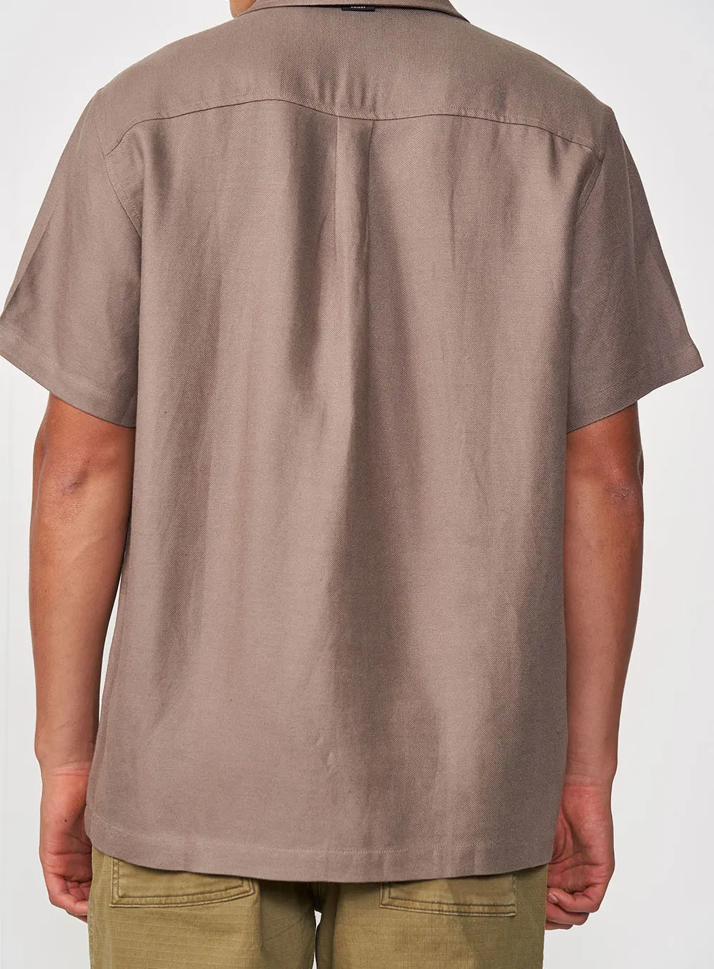Camisa Masculina Em Linho Manga Curta Marrom