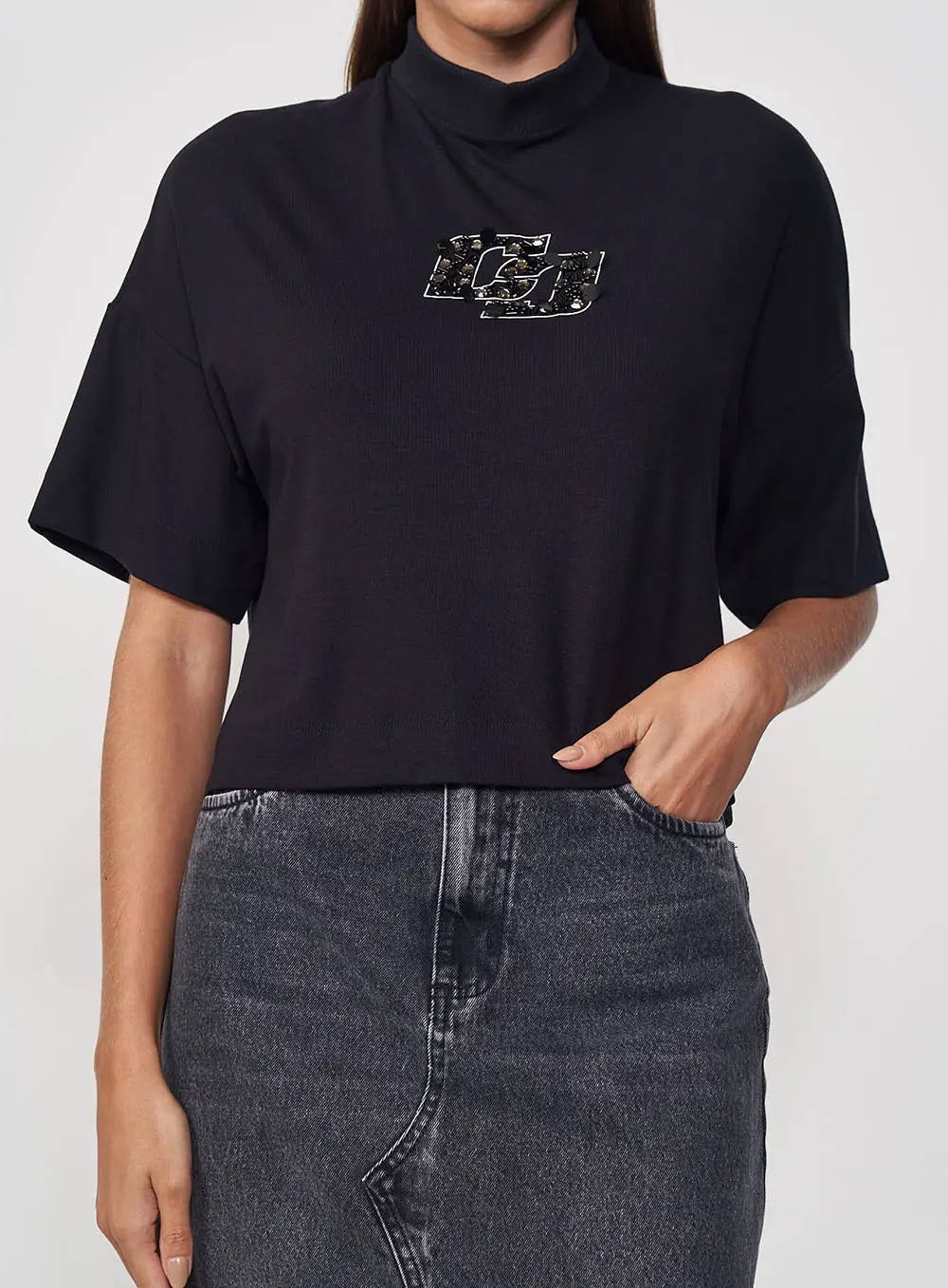 Camiseta Gola Alta Cropped Preto