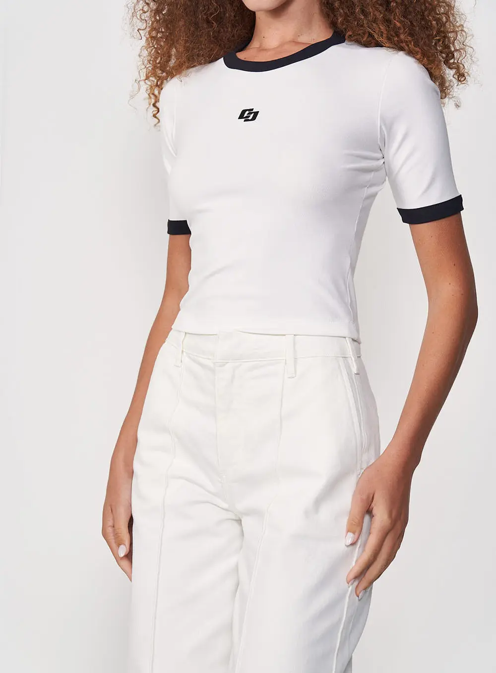 Camiseta Com Detalhes Contrastantes Off Shell