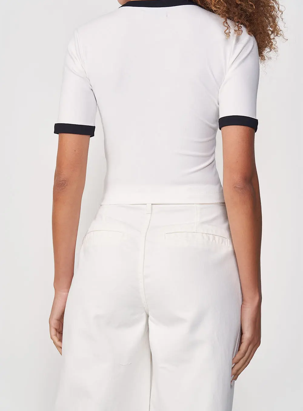 Camiseta Com Detalhes Contrastantes Off Shell