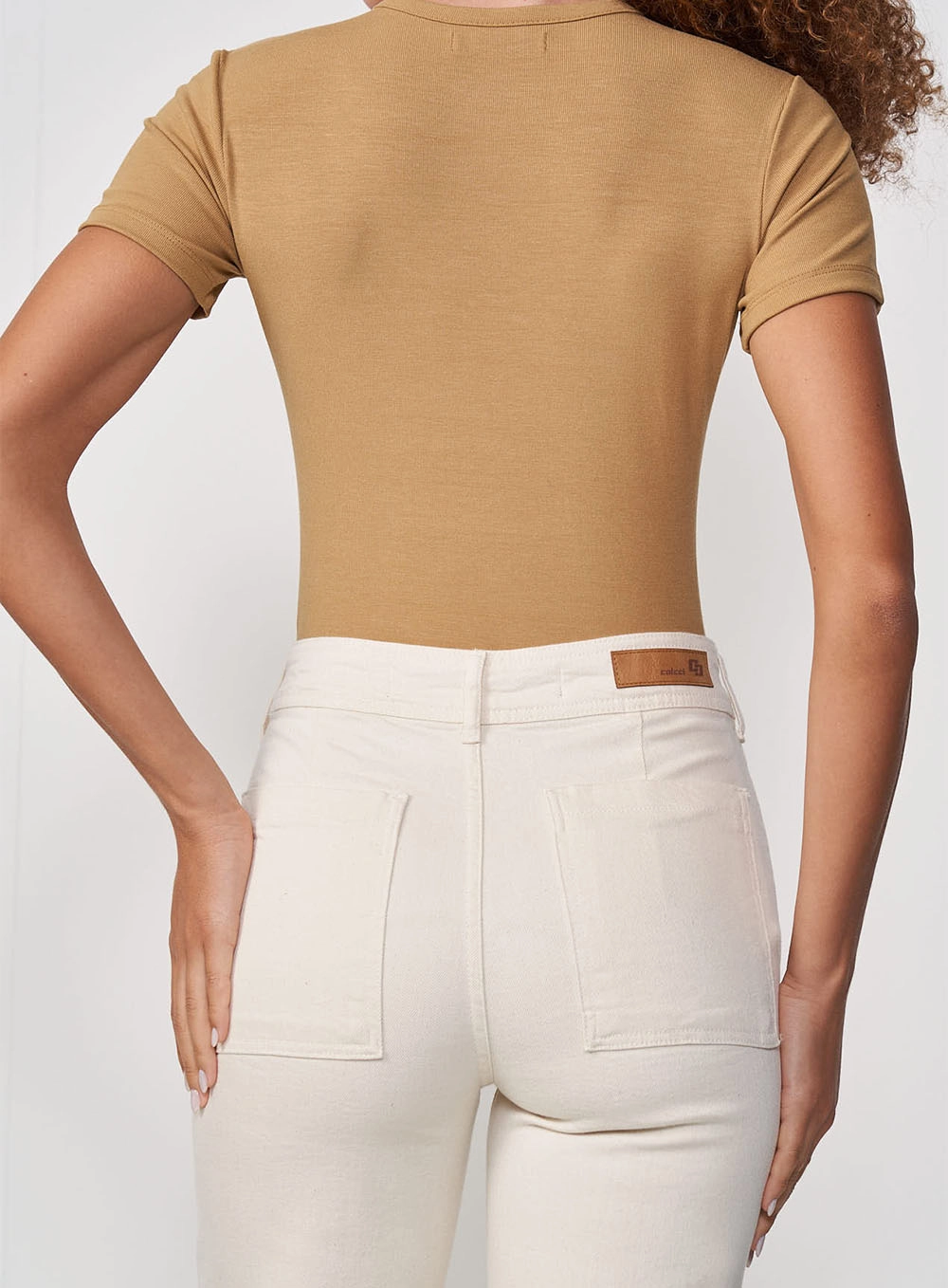 Camiseta Feminina Manga Curta Justa Bege Soybean