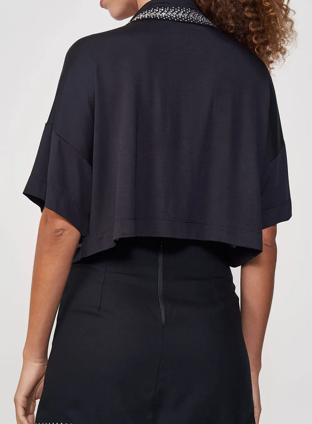 Blusa Com Gola Trabalhada Preto