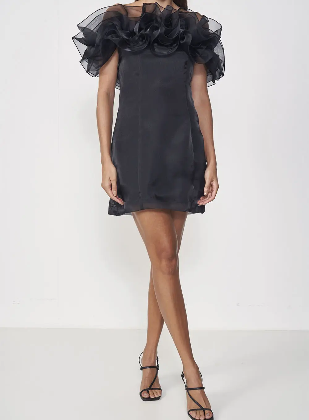 Vestido Ombro A Ombro Com Max Babados Preto