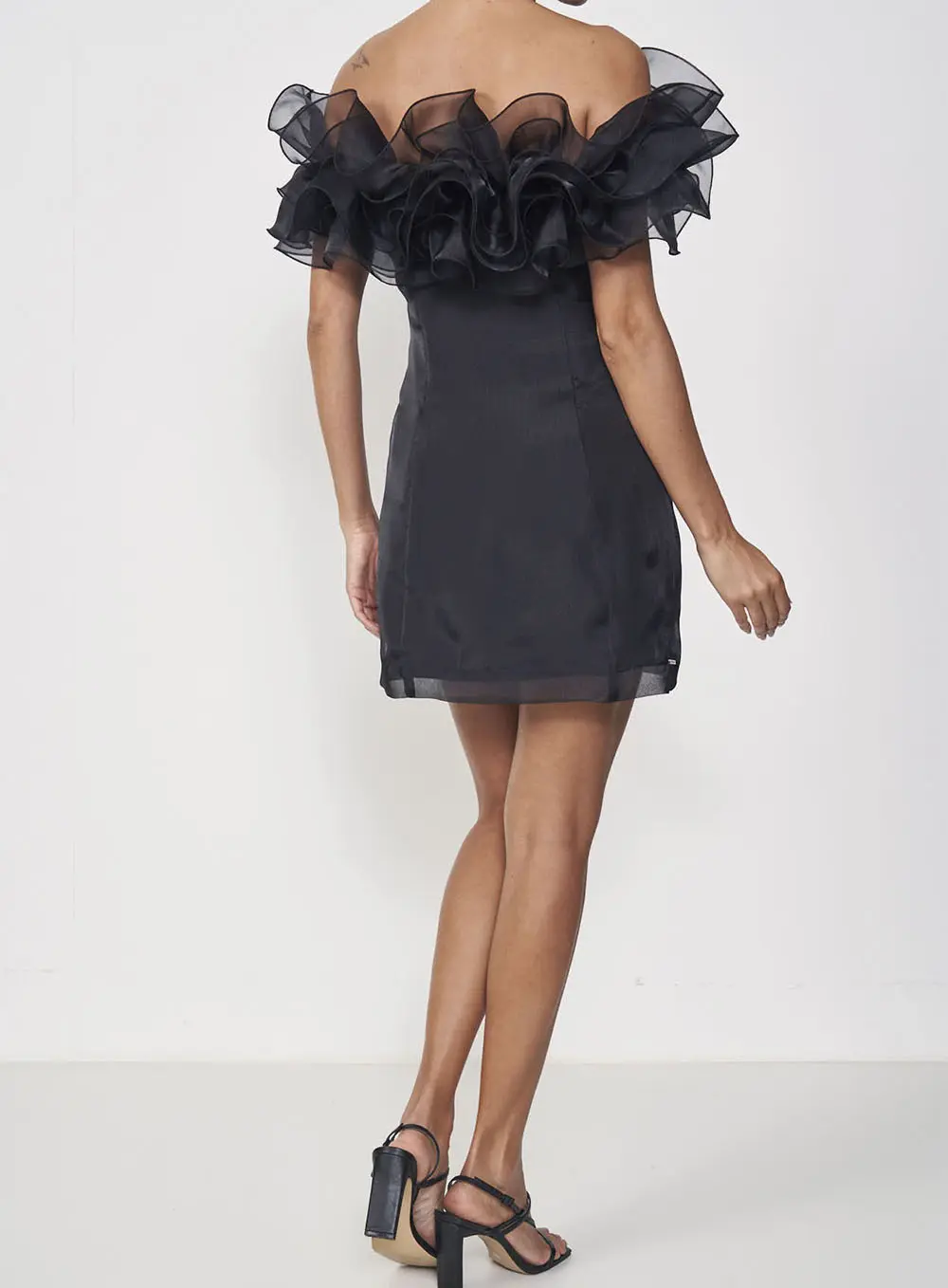 Vestido Ombro A Ombro Com Max Babados Preto