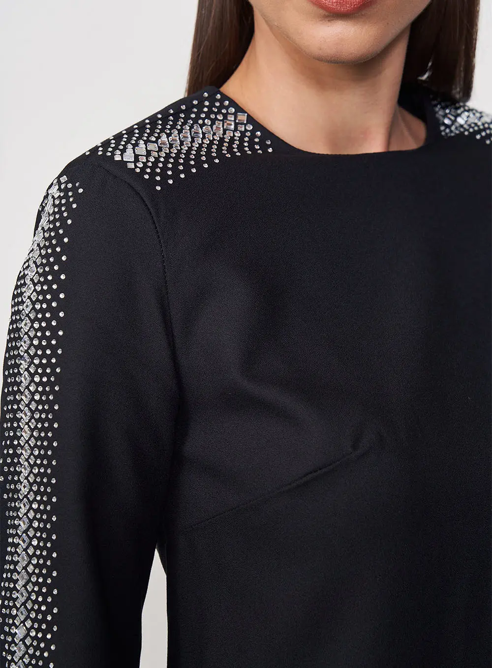 Vestido Com Aplicação Manga Longa Preto