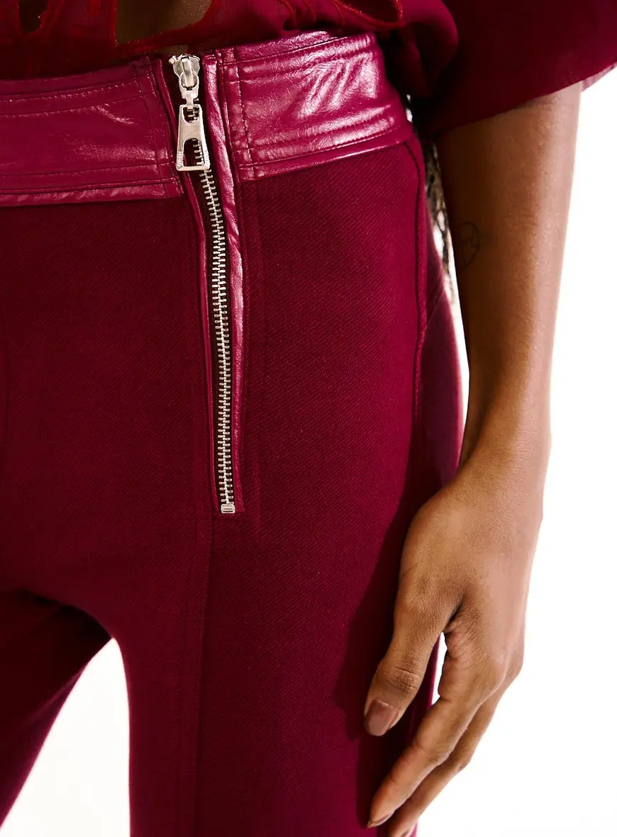 Calça Feminina Flare Com Detalhe Zíper Bordo 2