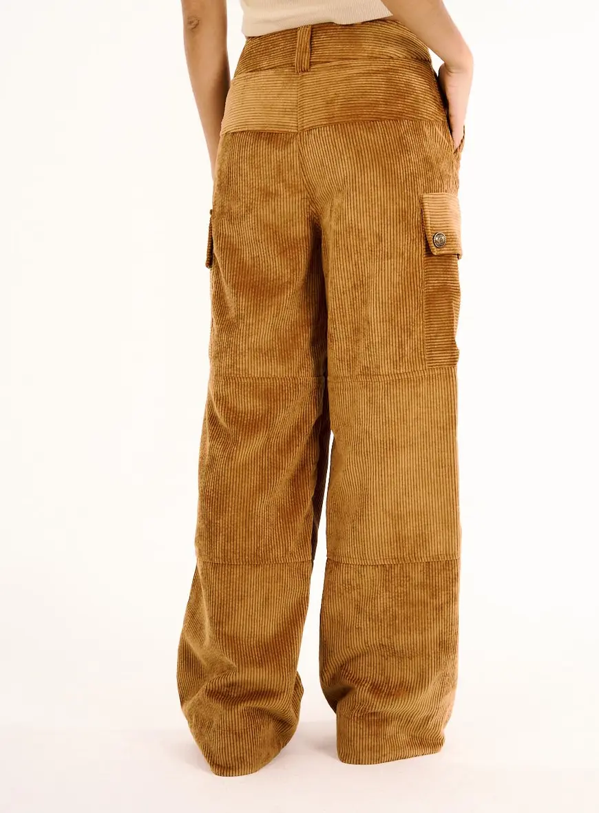 Calça Feminina Cargo Veludo Cotelê Wide Leg Marrom 3