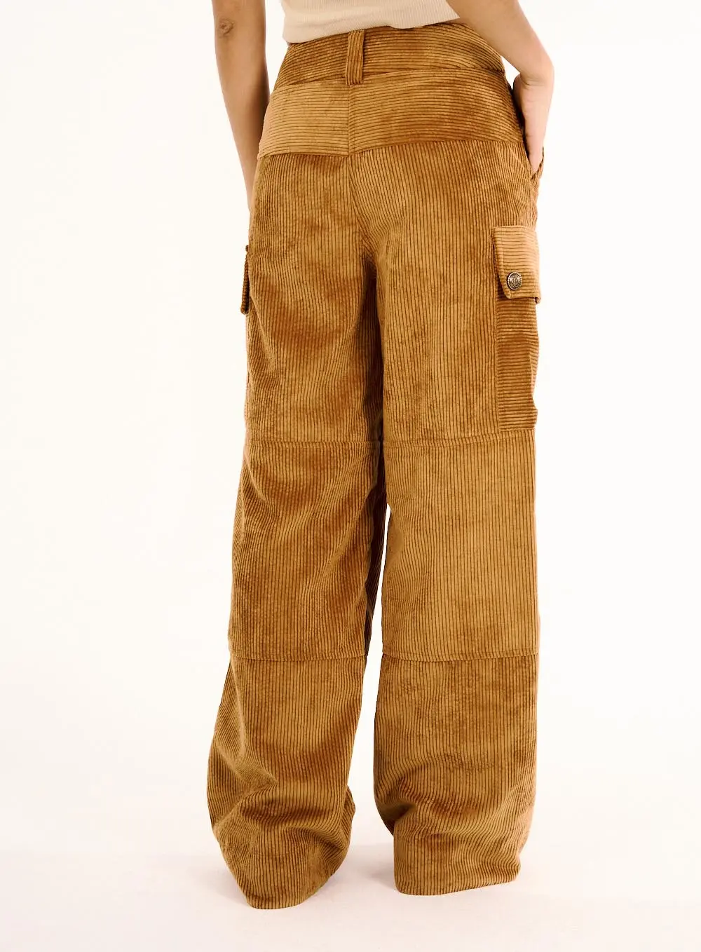 Calça Feminina Cargo Veludo Cotelê Wide Leg Marrom 3