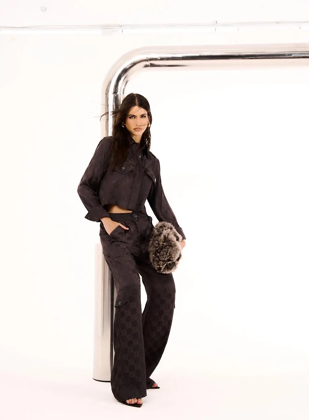 Calça Feminina Wide Leg Jacquard Com Bolsos Cargo Cinza 2