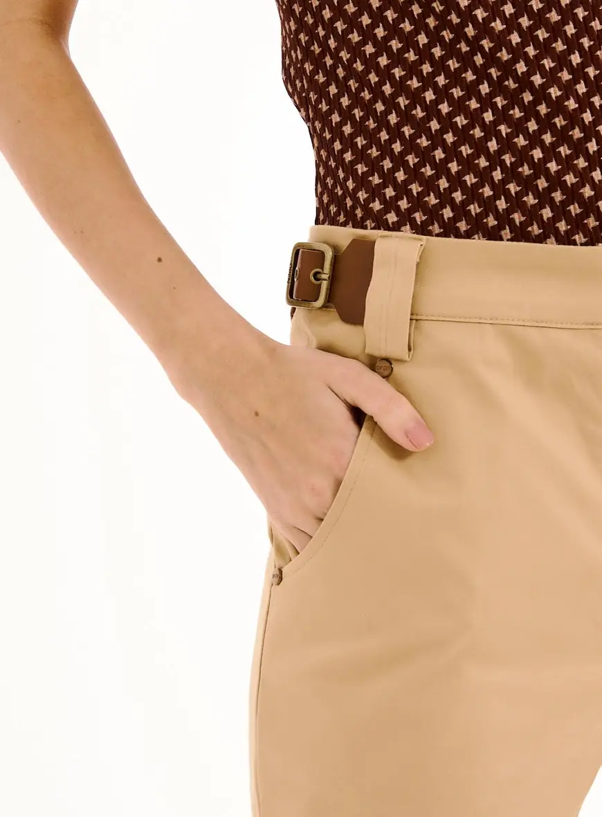 Calça Feminina Cropped Com Detalhe No Cós Marrom 2