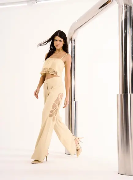 Calça Feminina Wide Leg Bordado Vazado