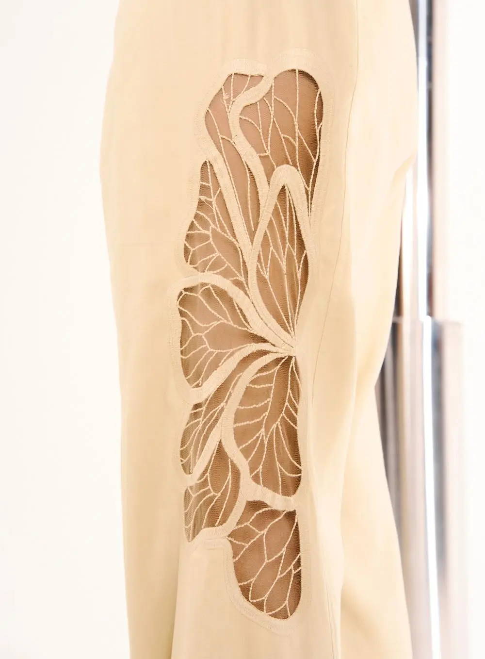 Calça Feminina Wide Leg Bordado Vazado Bege 2