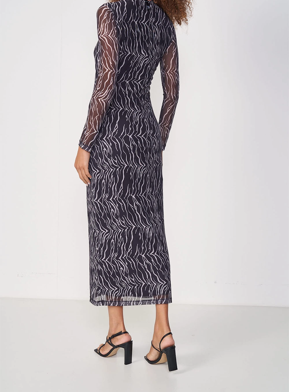 Vestido Tule Ondas Místicas Estampados