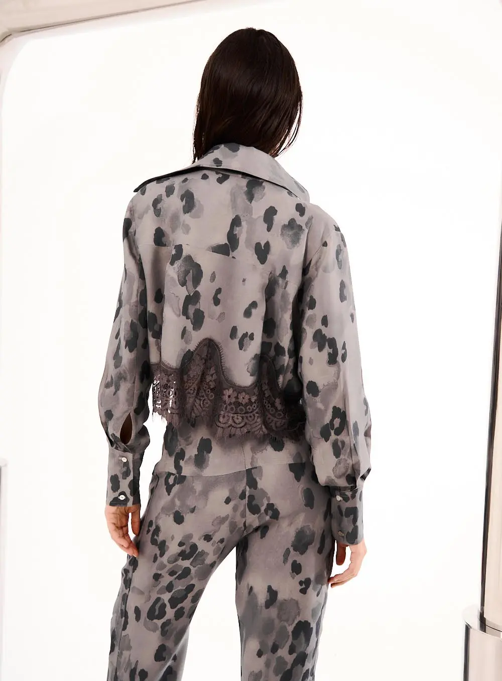 Camisa Feminina Estampa Rebel Feline Detalhe Renda Estampados 4