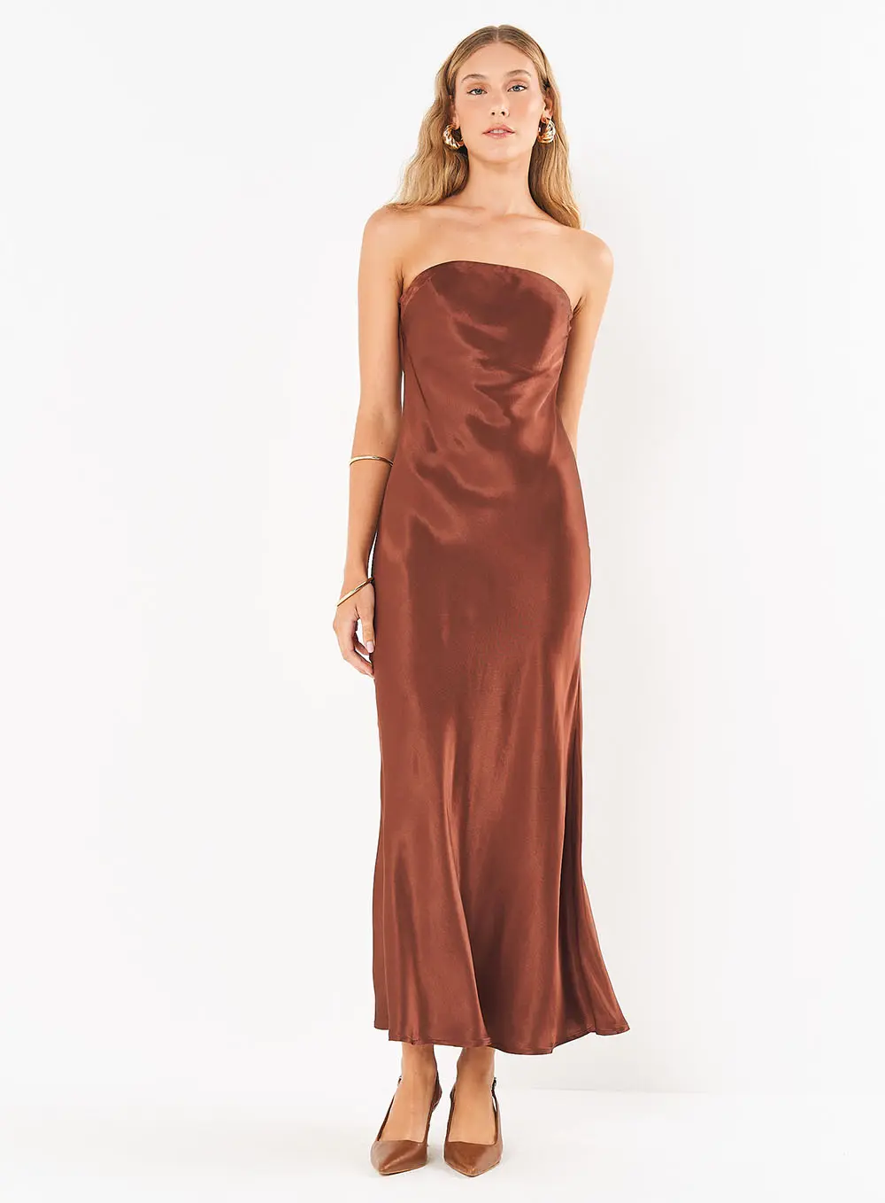 Vestido Midi Acetinado Fluido Sem Mangas Marrom