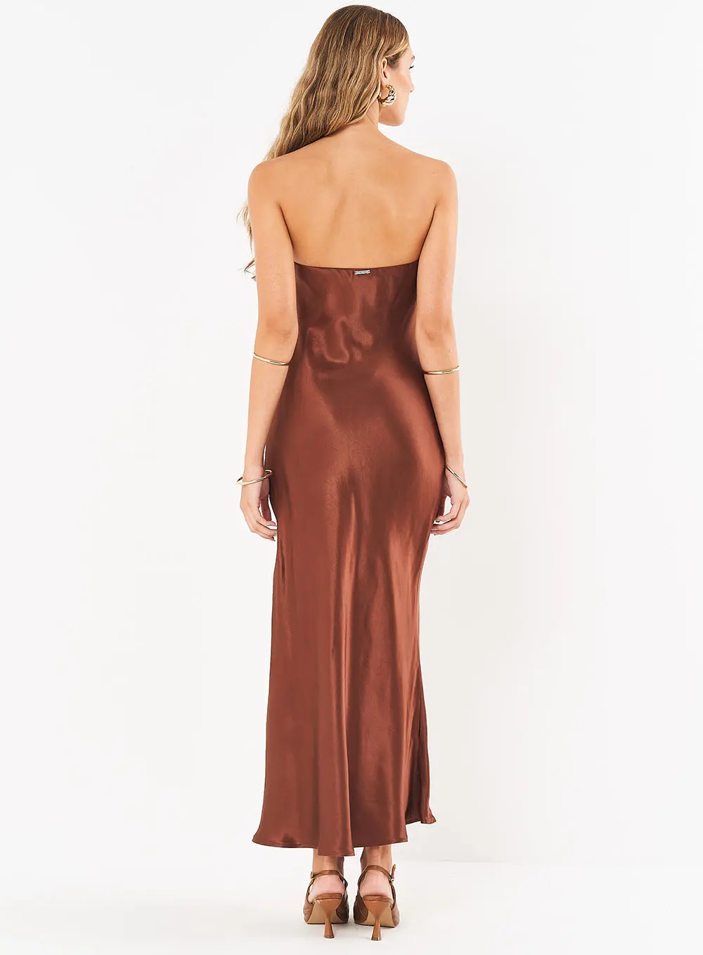 Vestido Midi Acetinado Fluido Sem Mangas Marrom