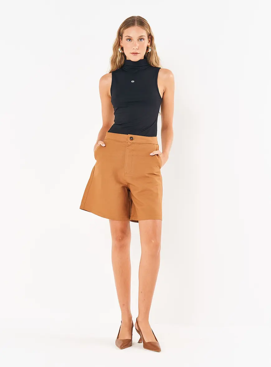 Blusa Feminina Reta Gola Alta E Sem Mangas