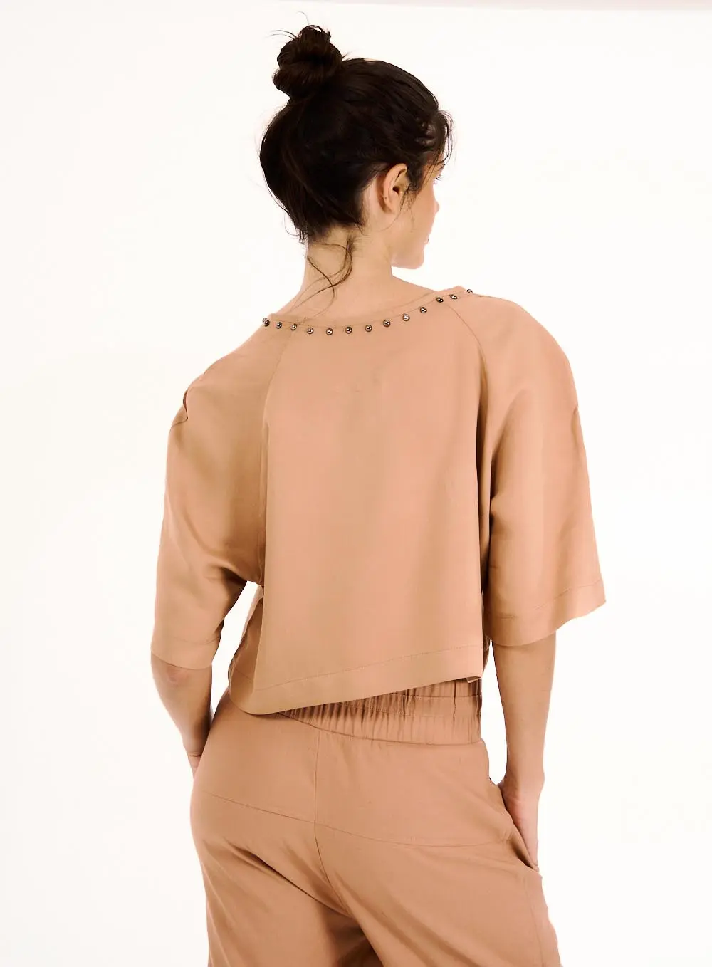 Blusa Feminina Com Bordado Manual Marrom 3