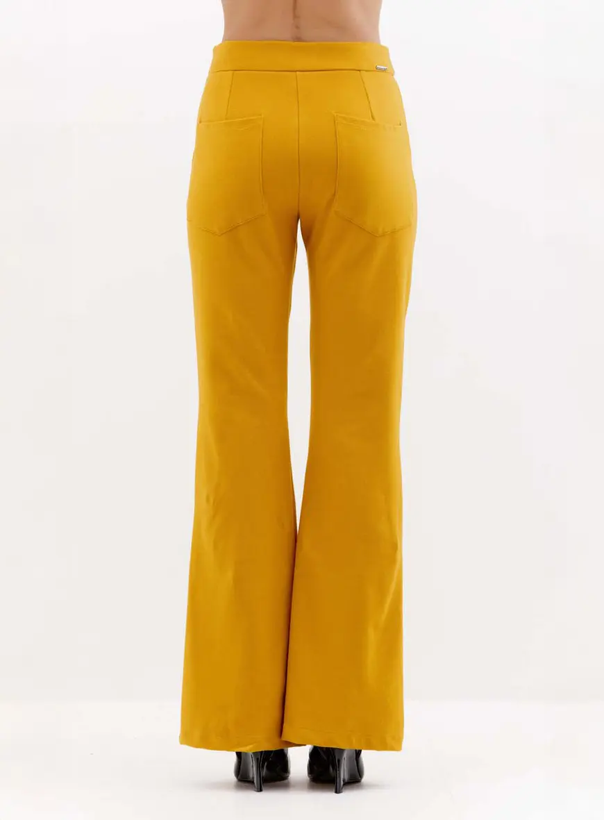 Calça Flare Com Bolsos Amarelo 3