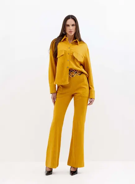 Calça Flare Com Bolsos