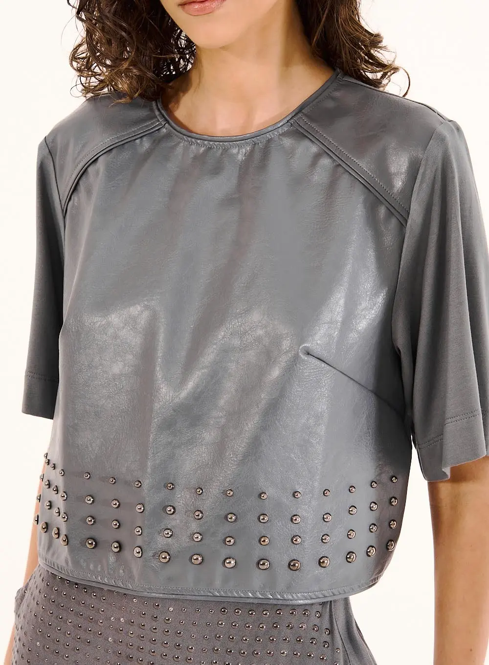 Blusa Basic Comfort Em Pu Cinza 2