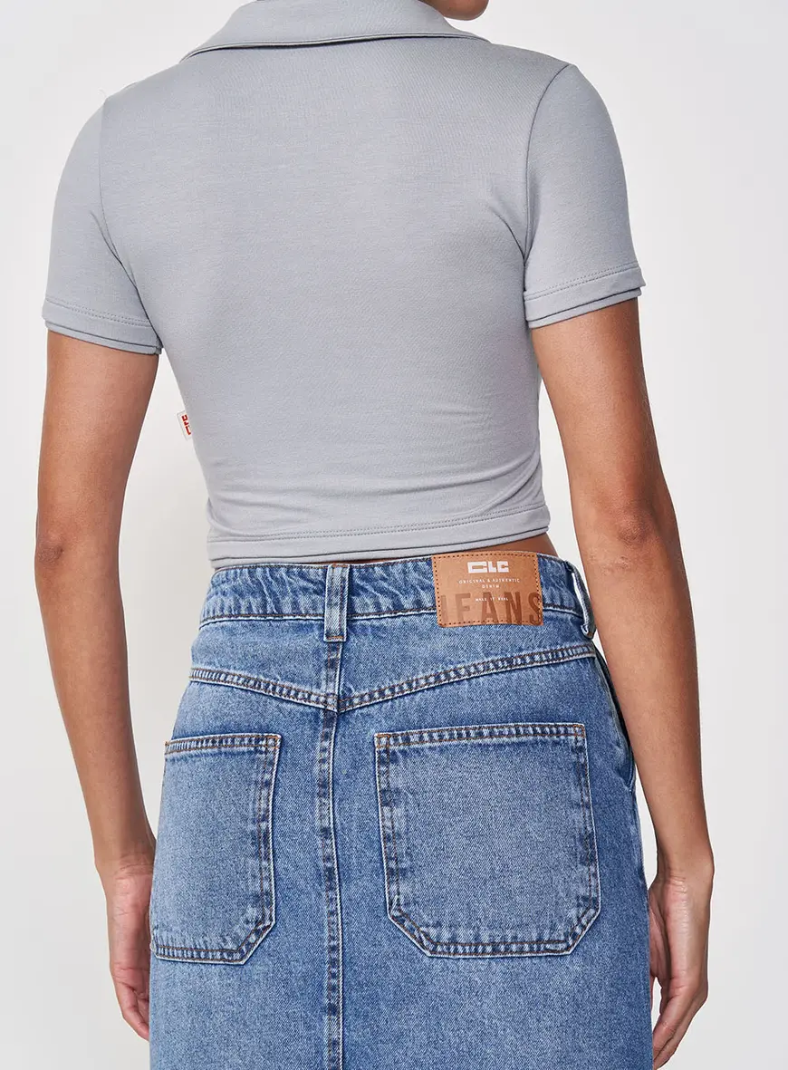 Blusa Feminina Slim Gola Polo Decote V Com Logo Cinza 4