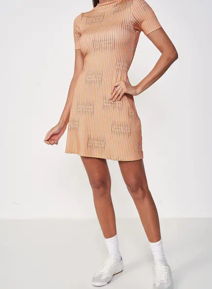 Vestido Listrado Gola Alta Com Logo