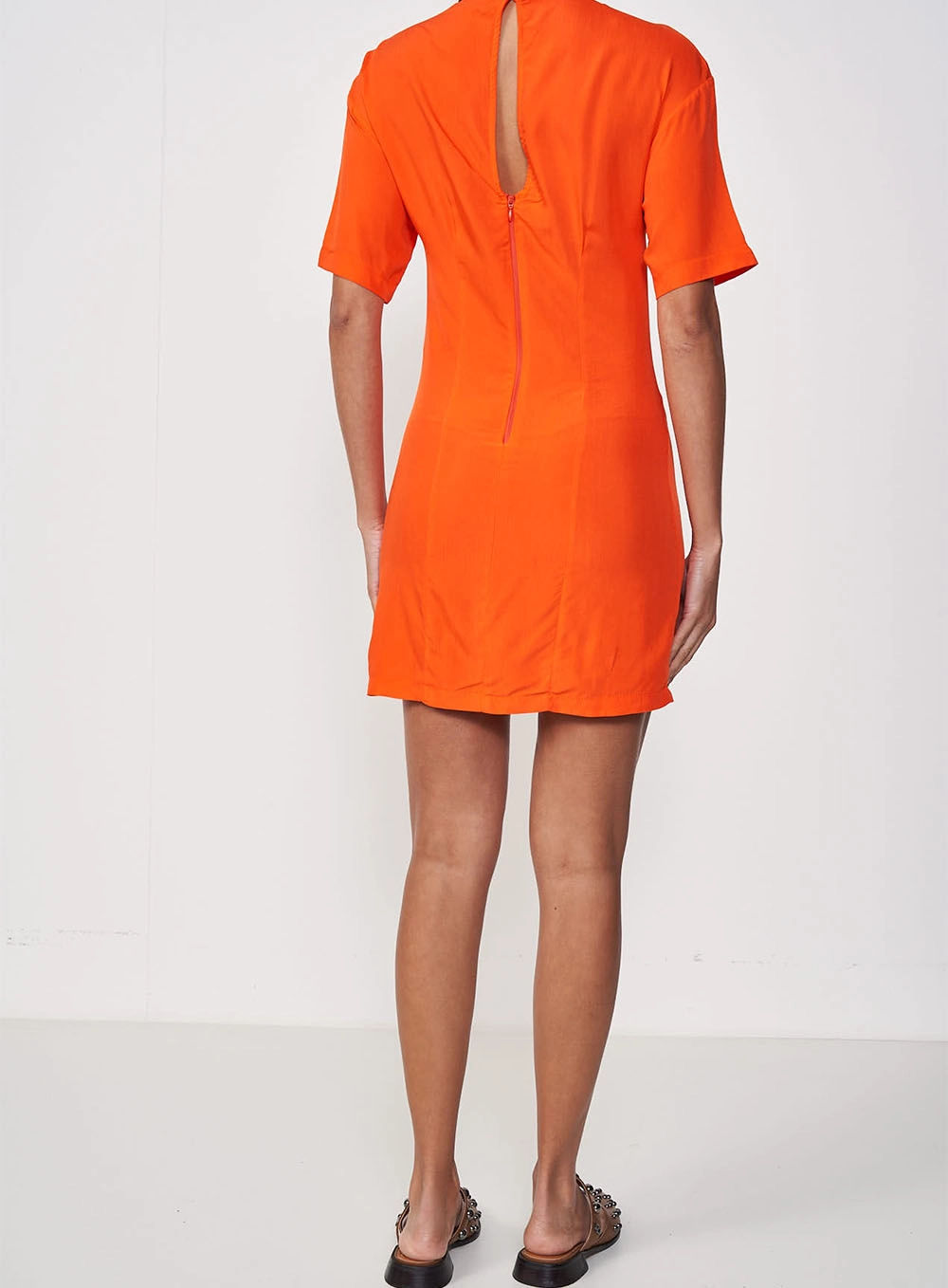 Vestido Reto Manga Curta Laranja