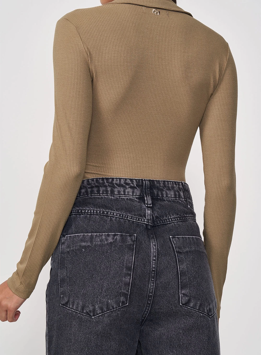Blusa Feminina Slim Canelada Com Gola Bege Misk