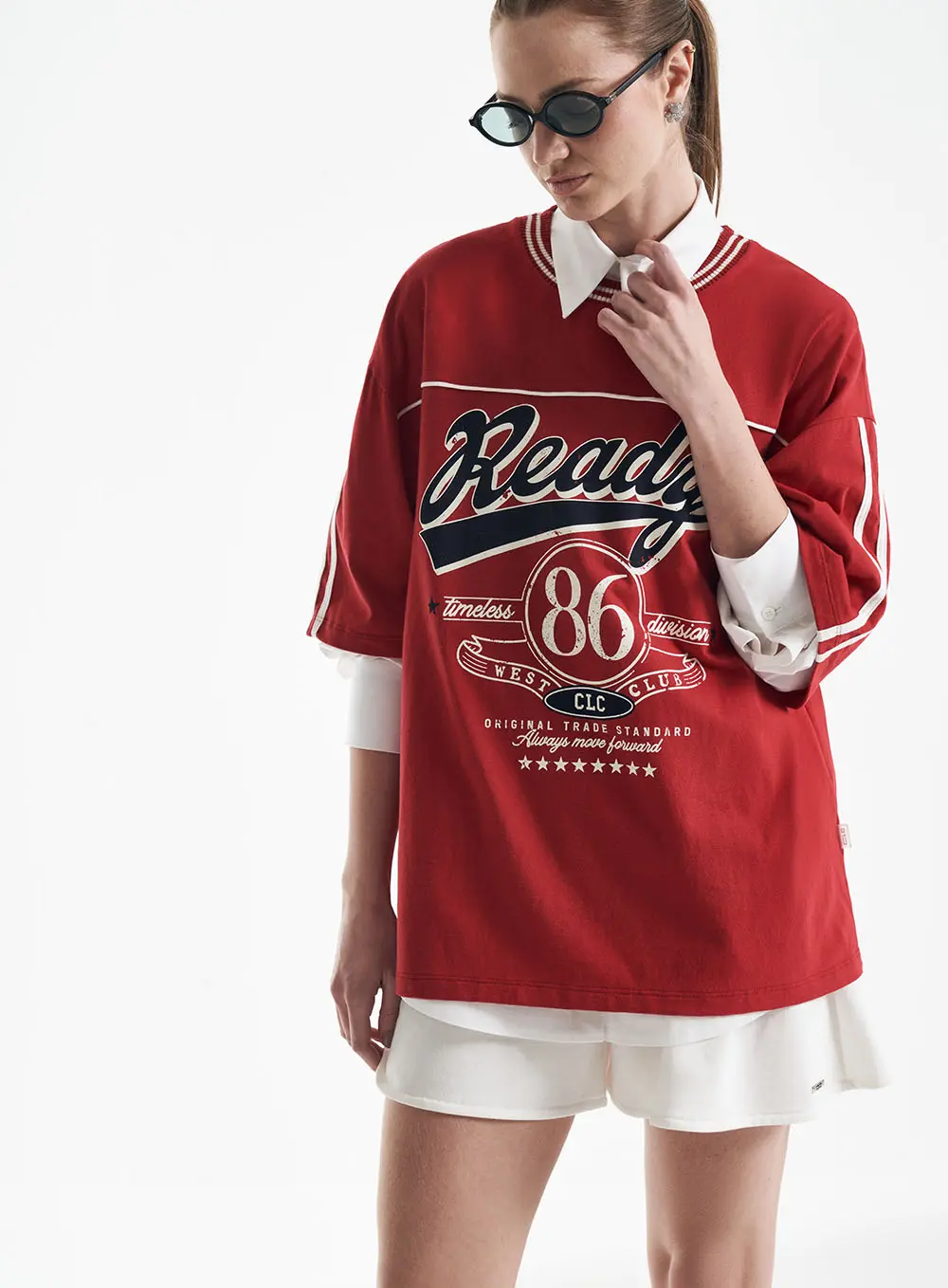 Camiseta Feminina Oversized Estampa E Contraste Vermelho 2