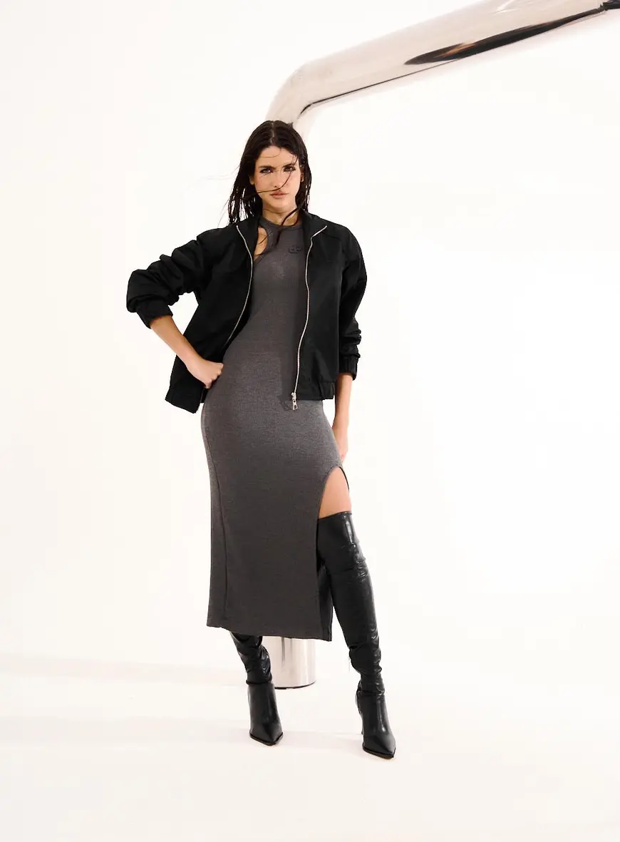 Vestido Canelado Com Fenda Lateral Cinza 5