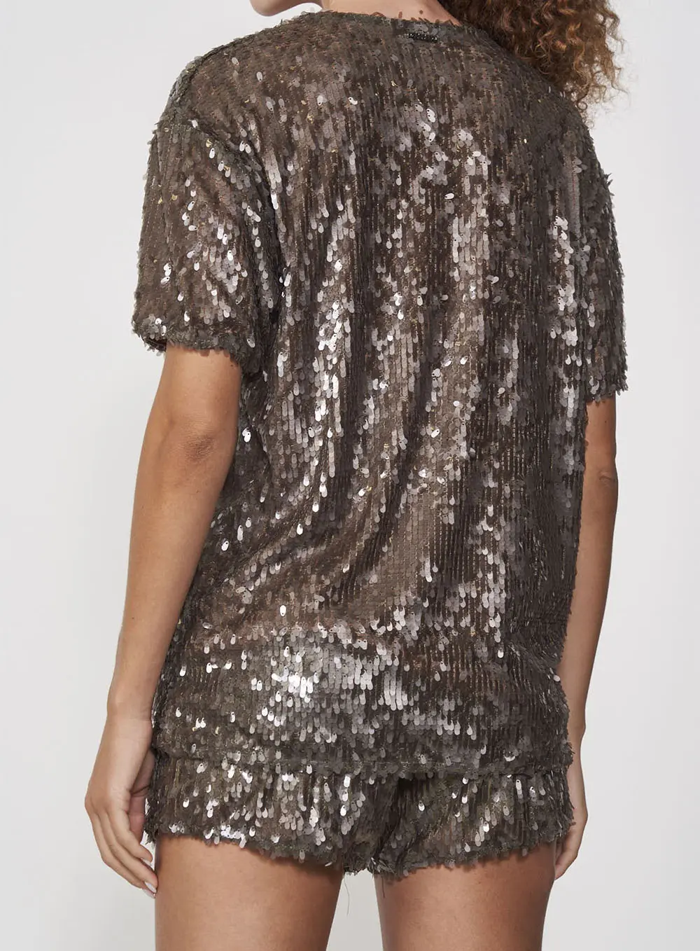 Camiseta Feminina Reta Com Aplicação De Paetês Bege Misk