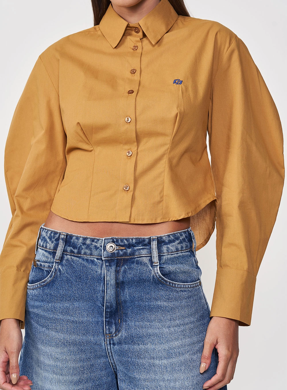 Camisa Feminina Encurtada Com Mangas Bufantes Marrom Ebbela