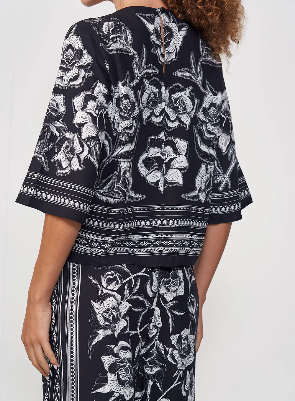 Camiseta Feminina Ampla Estampada Estampados