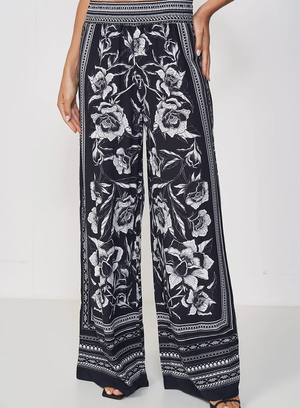 Calça Feminina Pantalona Estampada E Ampla Estampados
