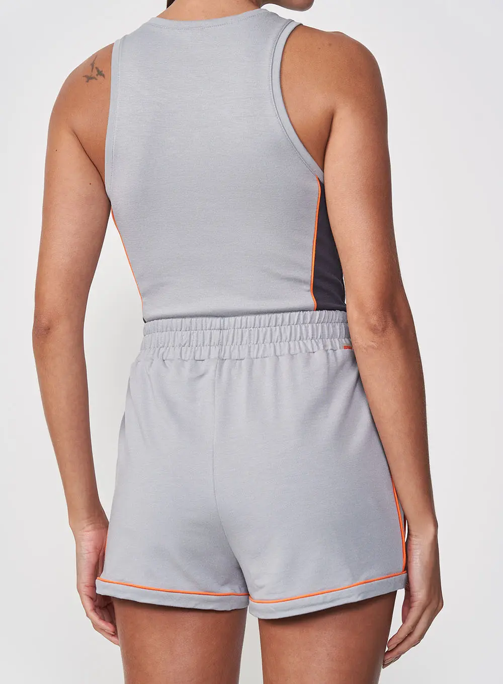 Regata Feminina Detalhe Filete Lateral Cinza 1