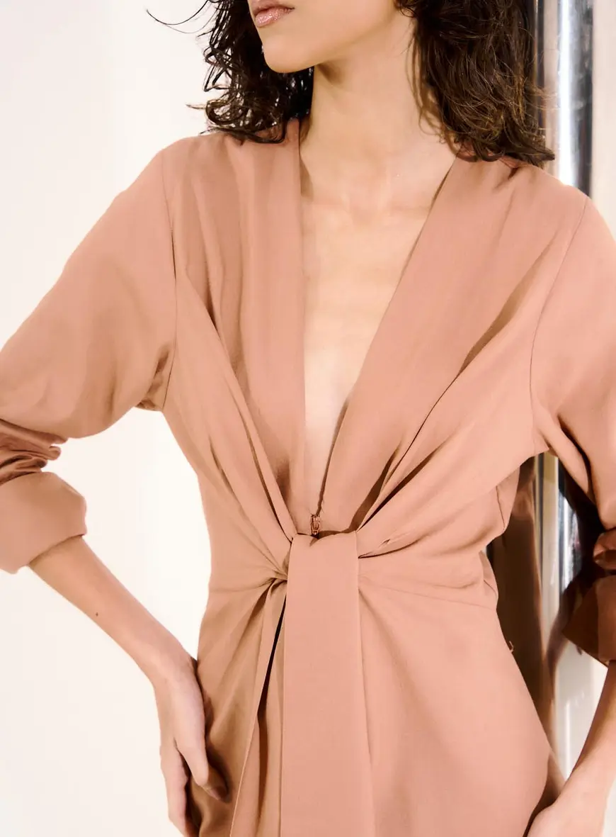 Vestido Mini Em Linho Com Transpasse Marrom 2