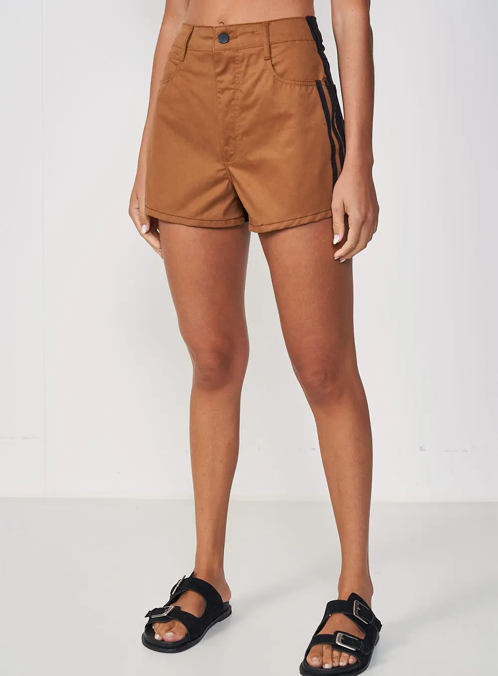 Short Justo Cintura Alta Bicolor Marrom