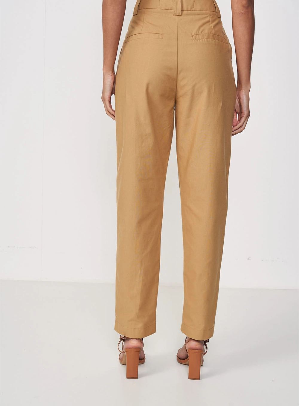 Calça Feminina Alfaiataria Reta - Joana Bege Soybean