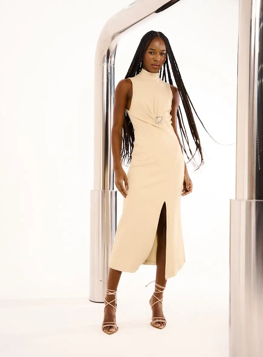 Vestido Canelado Com Fenda Frontal Bege 1