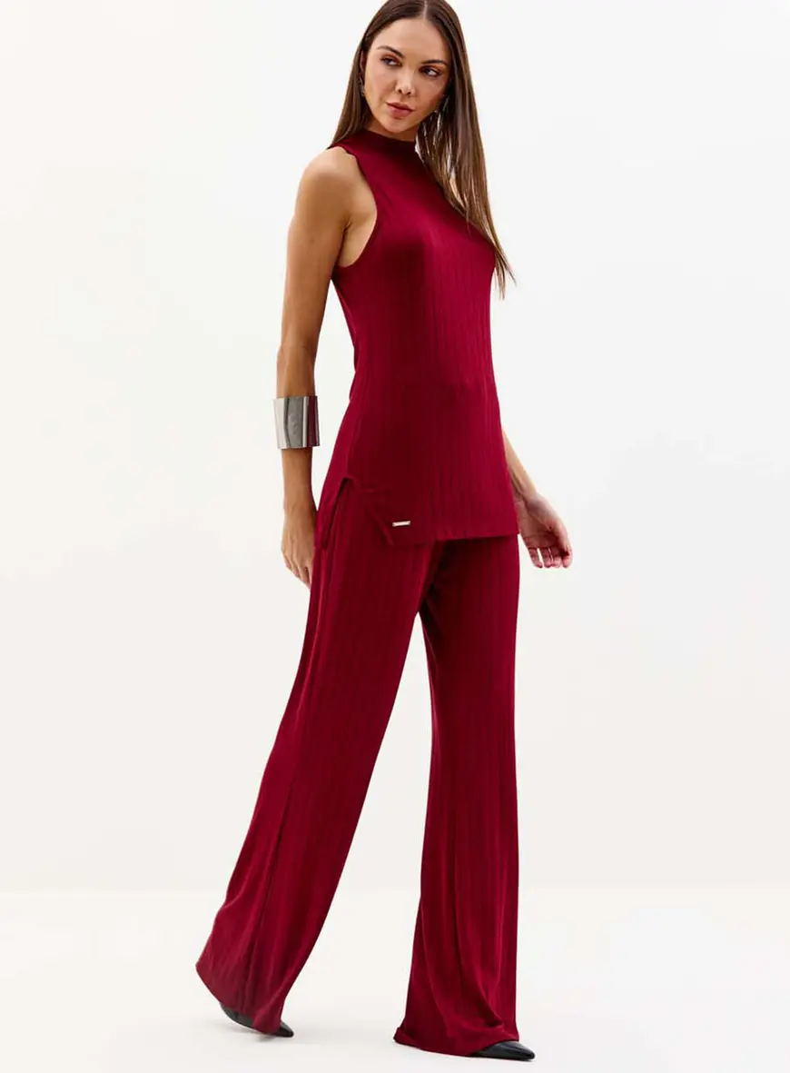 Blusa Feminina Slim Gola Alta Com Fenda Bordo 2