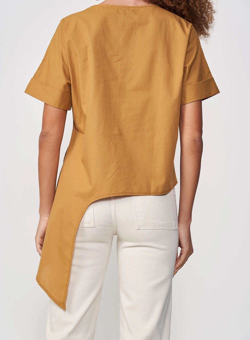Camiseta Feminina Assimétrica Com Detalhe Drapeado Marrom Ebbela