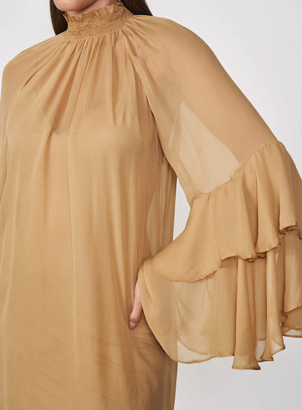 Vestido Fluido Gola Alta E Manga Com Babados Bege Soybean