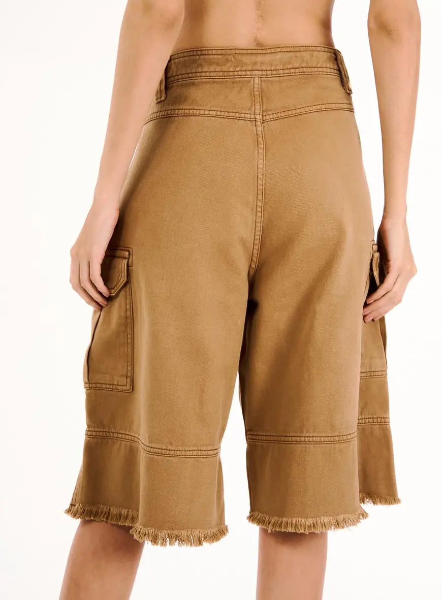 Bermuda Feminina Sarja Com Bolsos Cargo Comfort Marrom 4