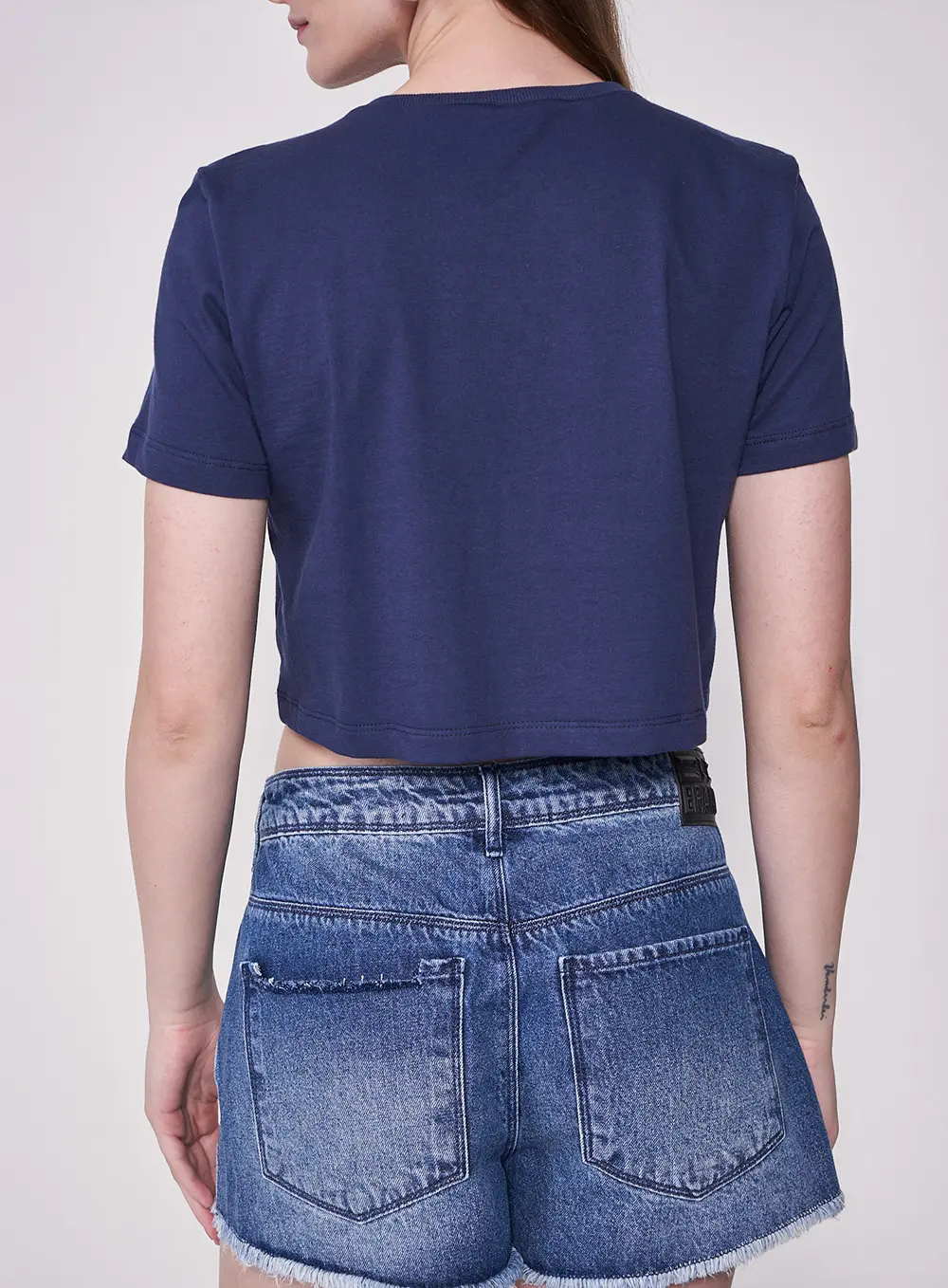 Camiseta Cropped Com Estampa Azul Darkness 2